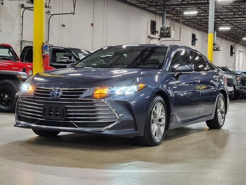 Used 2021 Toyota Avalon XLE w/ Moonroof Package image 5