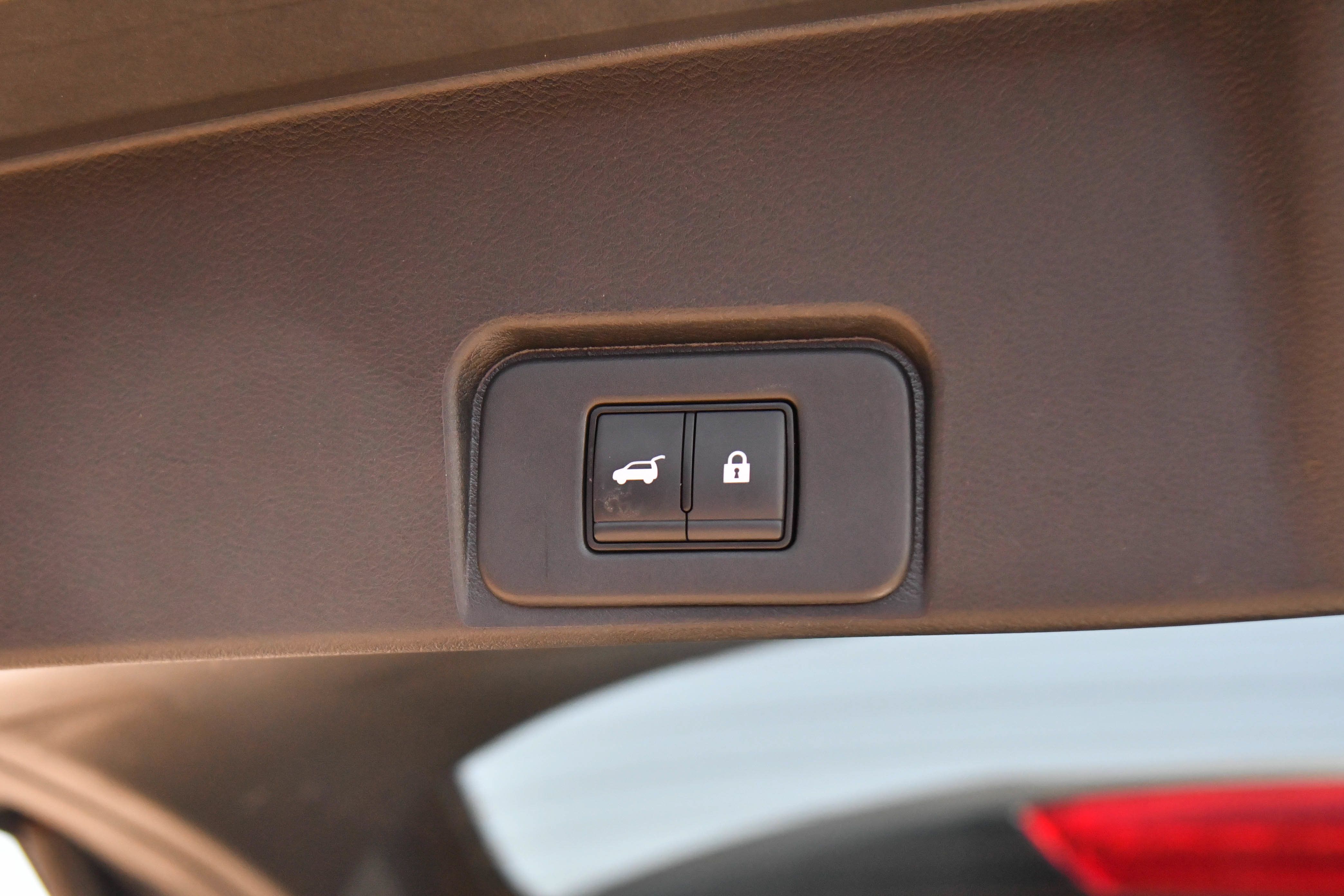 Used 2025 Nissan Rogue SV AWD/4WD image 41