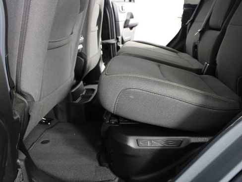 Used 2025 Jeep Wrangler Unlimited Sahara image 16