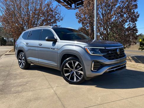Used 2024 Volkswagen Atlas SEL Premium R-Line image 1