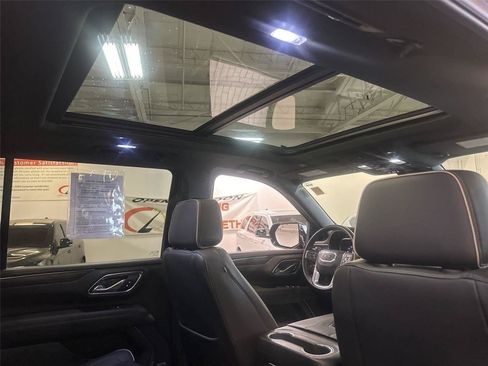 Used 2023 GMC Yukon XL SLT w/ SLT Premium Package AWD/4WD image 13