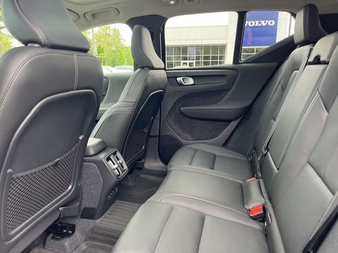 Used 2024 Volvo XC40 B5 Core AWD/4WD image 5