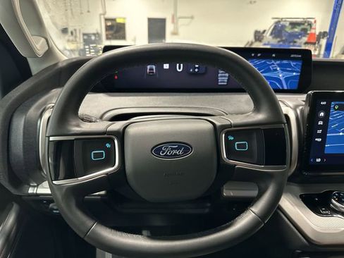 Used 2025 Ford Expedition Active image 15