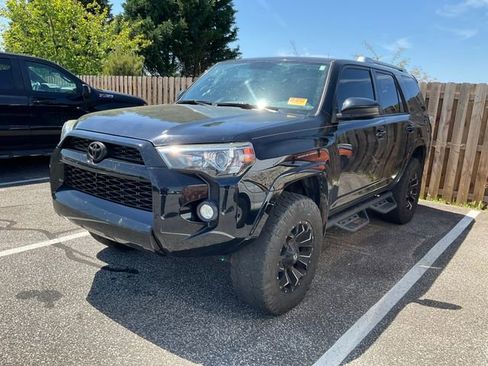 Used 2018 Toyota 4Runner SR5 image 3