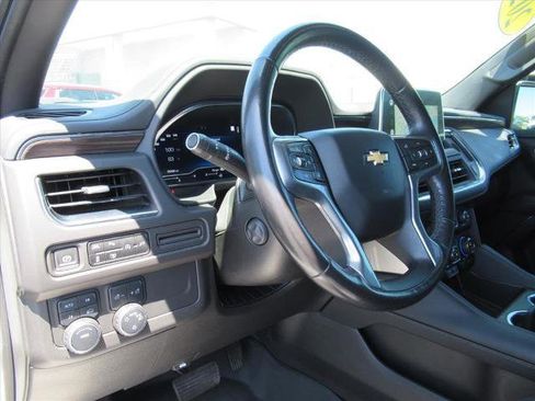 Used 2022 Chevrolet Suburban LT w/ Luxury Package AWD/4WD image 17