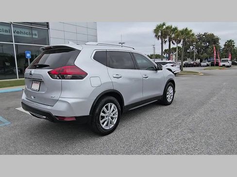 Used 2018 Nissan Rogue SV w/ Premium Package image 36