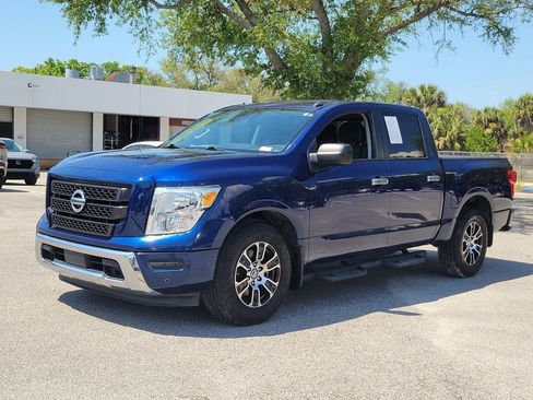 Used 2021 Nissan Titan SV w/ SV Convenience Package RWD image 3
