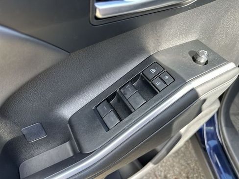 Used 2025 Toyota Highlander XLE AWD/4WD image 17