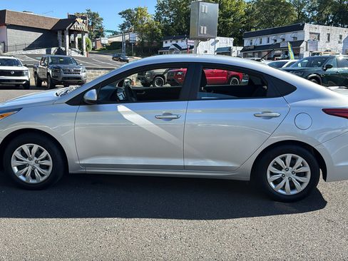 Used 2022 Hyundai Accent SE FWD image 4