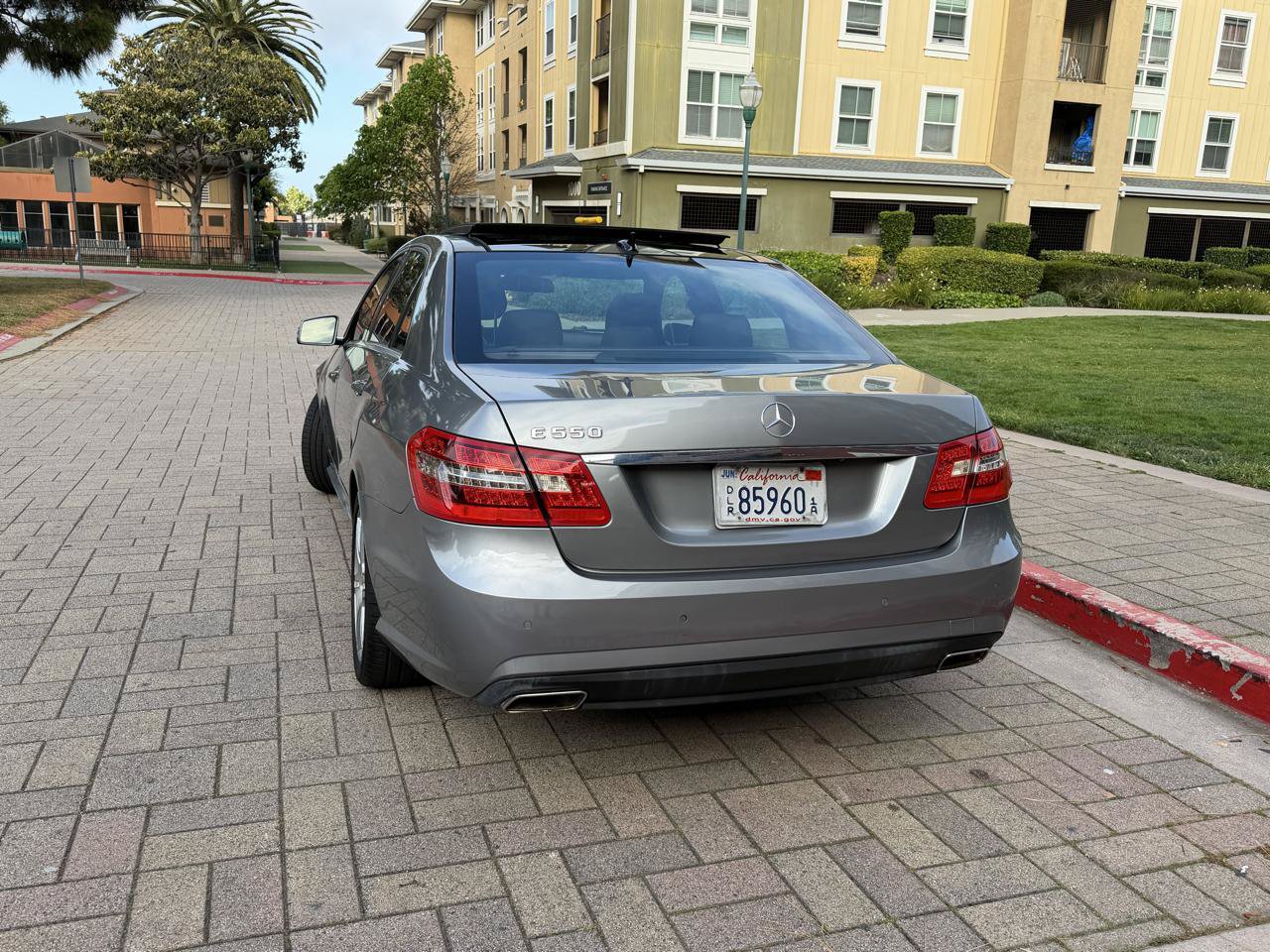 Used 2010 Mercedes-Benz E 550 Sedan image 9
