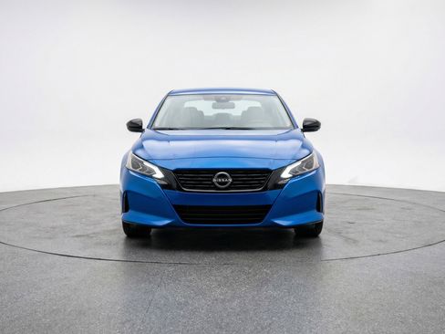Used 2025 Nissan Altima 2.5 SV image 2