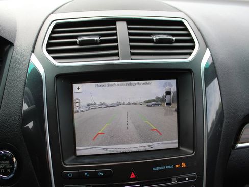 Used 2017 Ford Explorer Limited w/ Equipment Group 301A FWD image 20