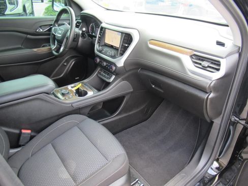 Used 2023 GMC Acadia SLE w/ Driver Convenience Package FWD image 11