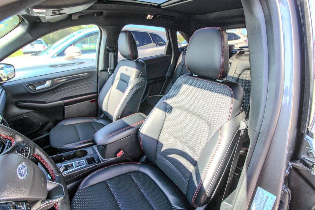 Used 2024 Ford Escape ST-Line w/ Tech Pack #1 AWD/4WD image 15