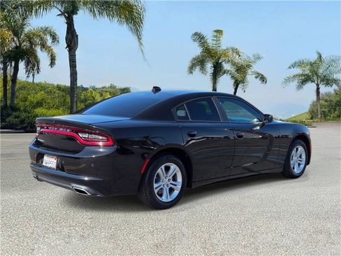 Used 2023 Dodge Charger SXT RWD image 4