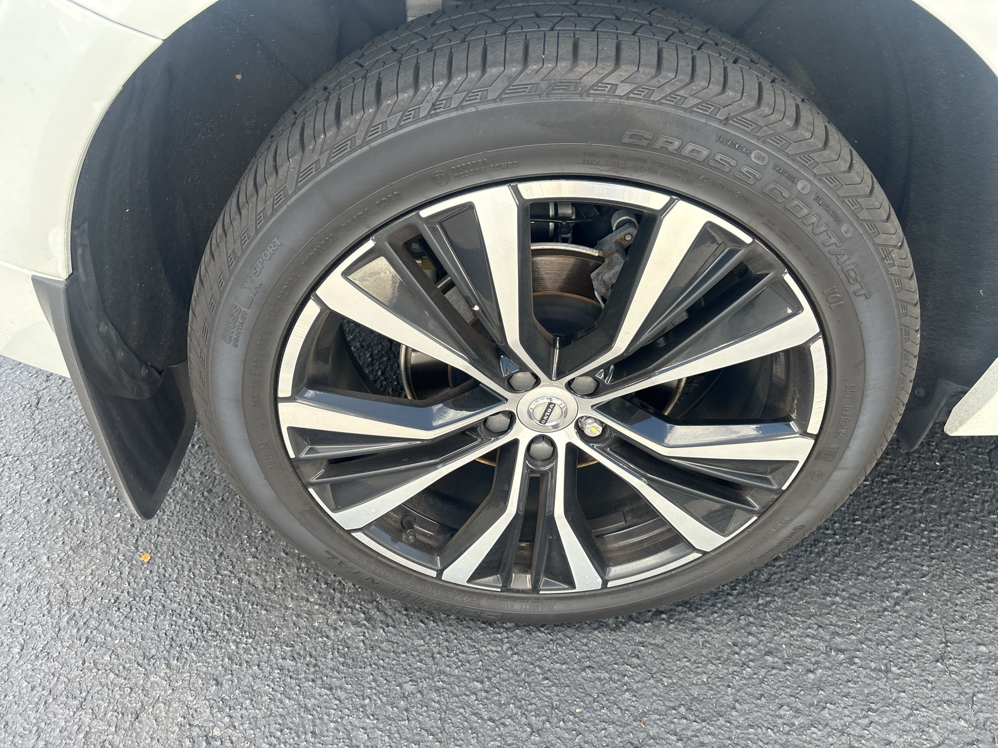 Used 2025 Volvo XC60 B5 Plus w/ Protection Package Premier AWD/4WD image 25