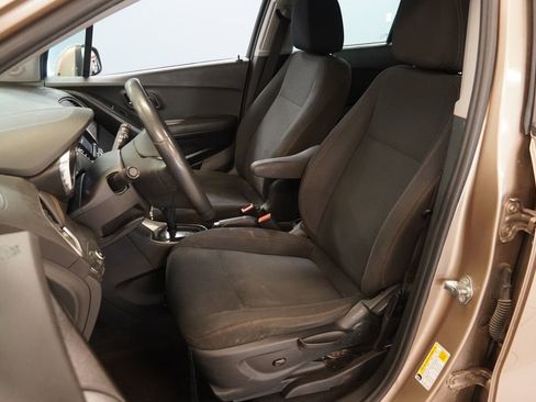 Used 2018 Chevrolet Trax LS w/ LPO, Protection Package FWD image 3