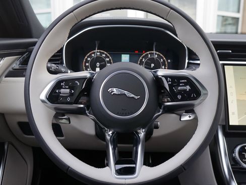 Used 2024 Jaguar XF R-Dynamic SE image 19