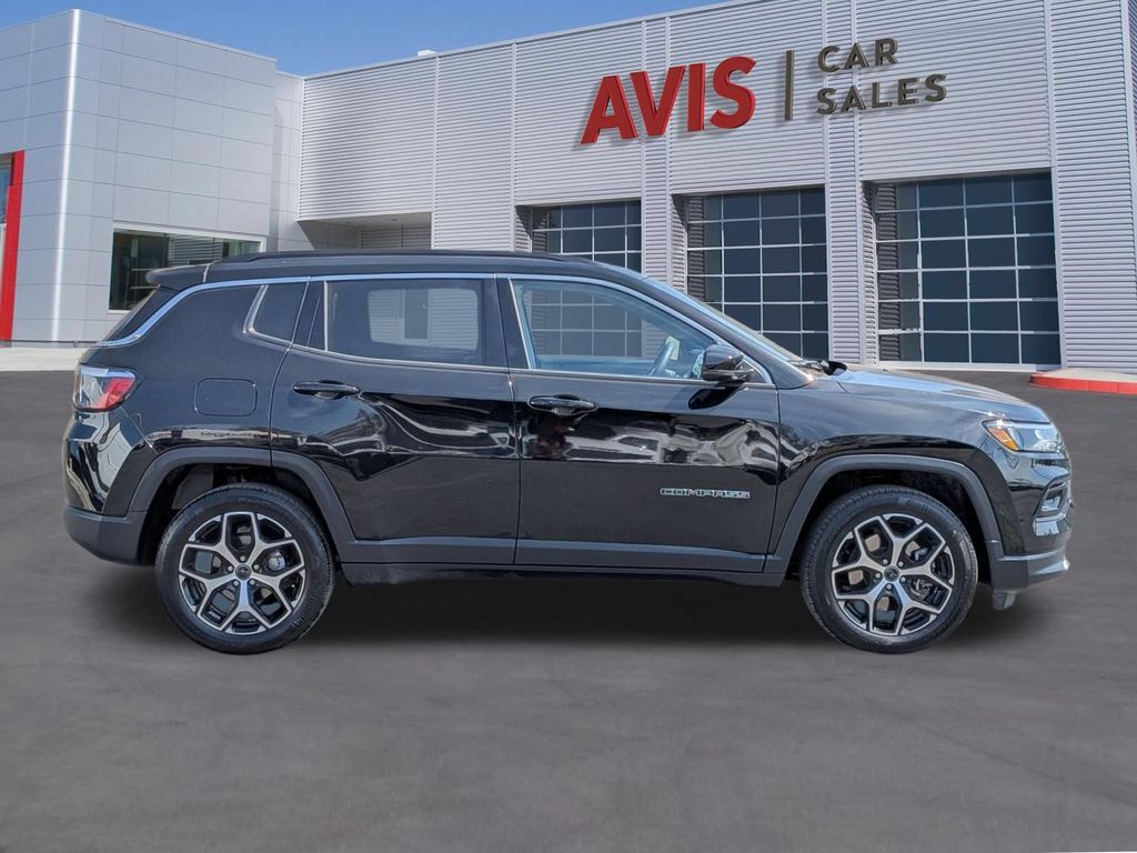 Used 2025 Jeep Compass Limited AWD/4WD image 5