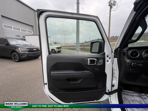 Used 2022 Jeep Wrangler Unlimited Sahara w/ Cold Weather Group image 13