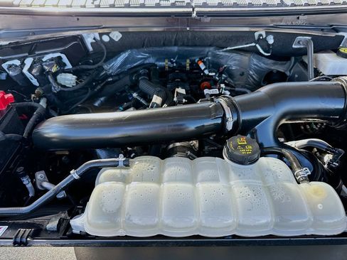 Used 2024 Ford Expedition Limited image 30