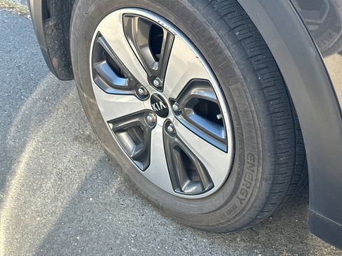 Used 2018 Kia Niro LX FWD image 4