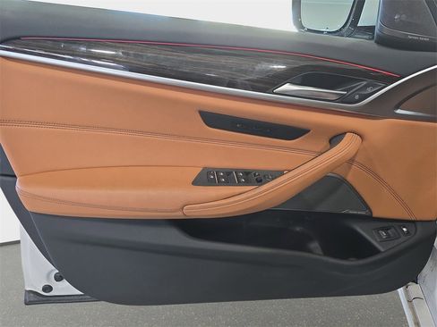 Used 2023 BMW 530e w/ Premium Package image 26