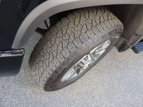 Certified 2024 Chevrolet Silverado 2500 Custom w/ Custom Value Package image 40