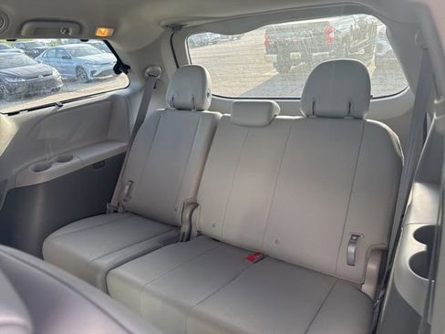 Used 2017 Toyota Sienna XLE w/ XLE Navigation Package AWD/4WD image 15