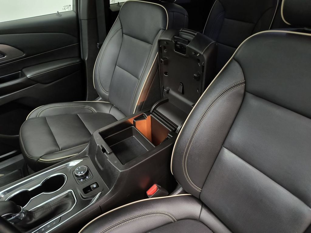 Used 2023 Chevrolet Traverse Premier AWD/4WD image 29