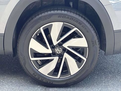 Used 2025 Volkswagen Atlas SE FWD image 12