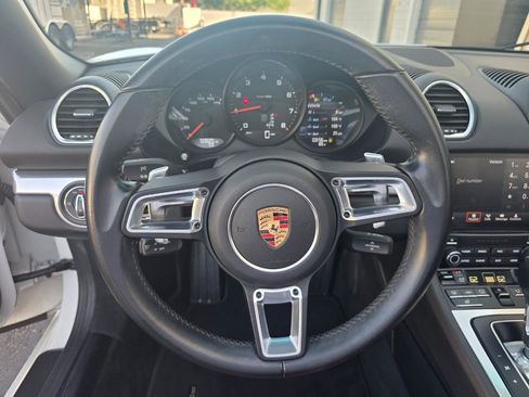Used 2017 Porsche 718 Boxster RWD image 28