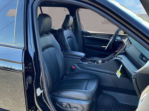 New 2025 Jeep Grand Cherokee Limited w/ Luxury Tech Group II image 14