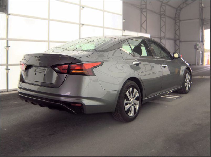 Used 2023 Nissan Altima 2.5 S FWD image 3
