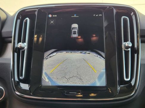 Certified 2025 Volvo XC40 B5 Core w/ Climate Package AWD/4WD image 23