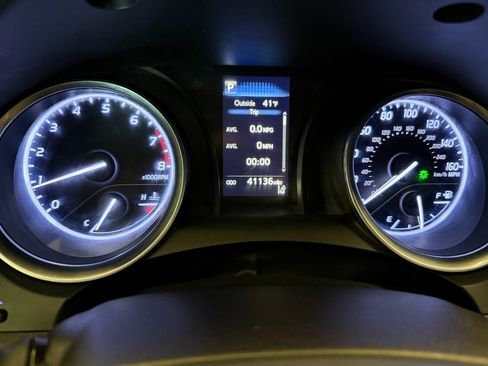 Used 2018 Toyota Camry LE image 9