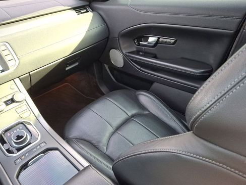 Used 2019 Land Rover Range Rover Evoque SE Premium image 11