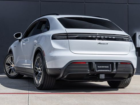 New 2026 Porsche Macan 4 Electric image 3