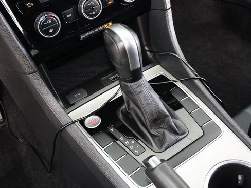 Used 2022 Volkswagen Passat 2.0T R-Line image 16