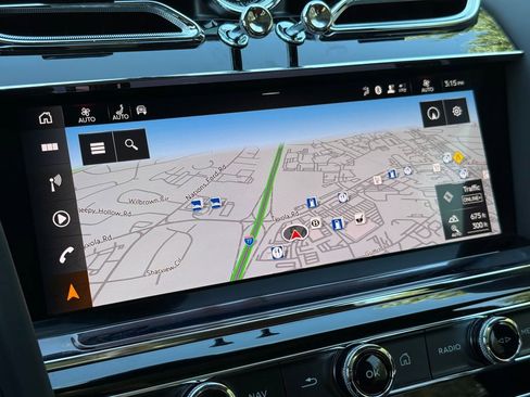 Used 2024 Bentley Bentayga image 21