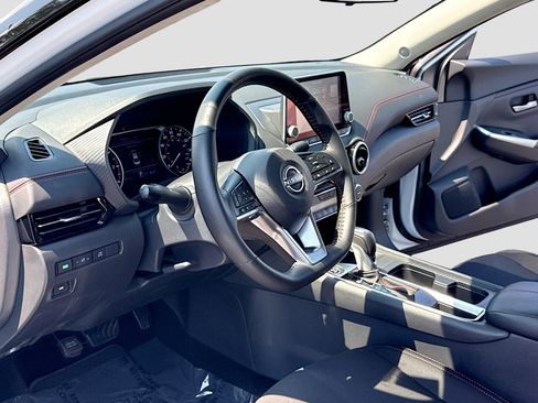Certified 2025 Nissan Sentra SR FWD image 4