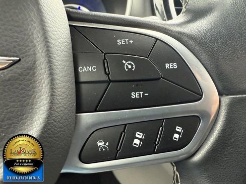 Used 2022 Chrysler Pacifica Touring-L w/ Uconnect Theater Family Group image 11