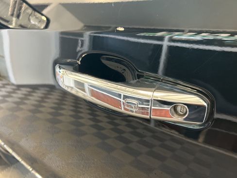 Used 2024 GMC Sierra 1500 SLT image 9