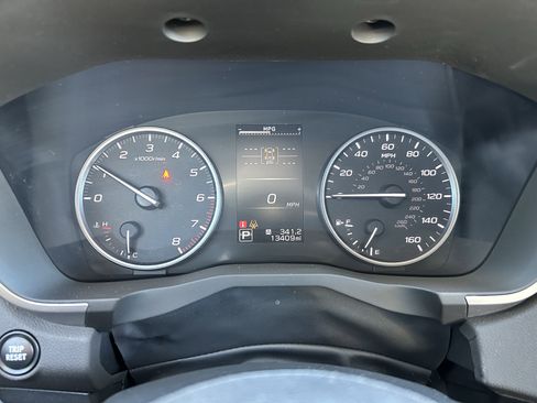 Used 2024 Subaru Ascent Premium w/ Convenience Package image 11