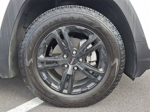 Used 2022 GMC Terrain AT4 w/ Infotainment Package II image 8