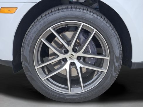 Certified 2025 Porsche Macan image 14