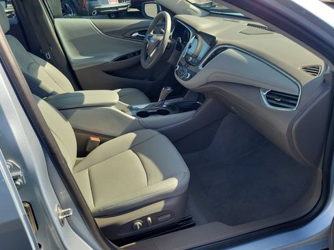 Used 2017 Chevrolet Malibu Hybrid w/ Leather Package FWD image 17