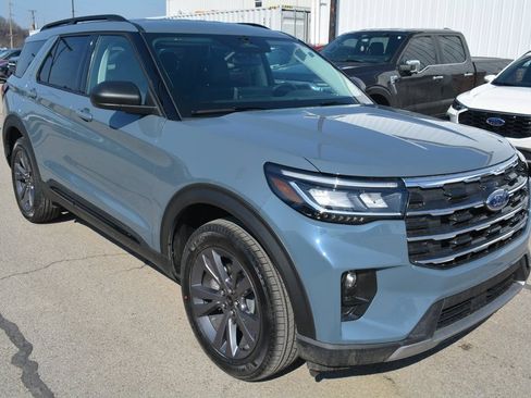 New 2026 Ford Explorer Active w/ Active Comfort Package AWD/4WD image 2