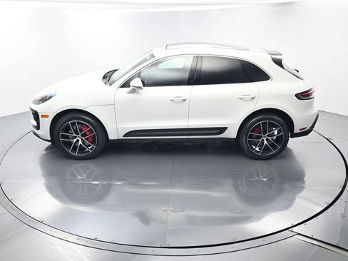 Certified 2023 Porsche Macan S AWD/4WD image 35
