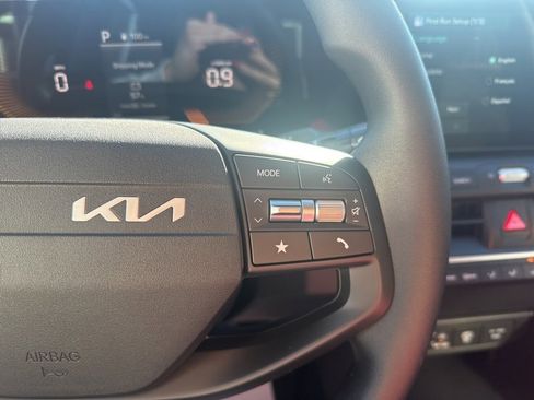 New 2025 Kia K4 LXS image 25